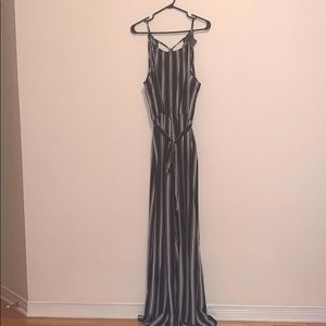 ❗️NWT❗️👚 Halter jumpsuit with belt